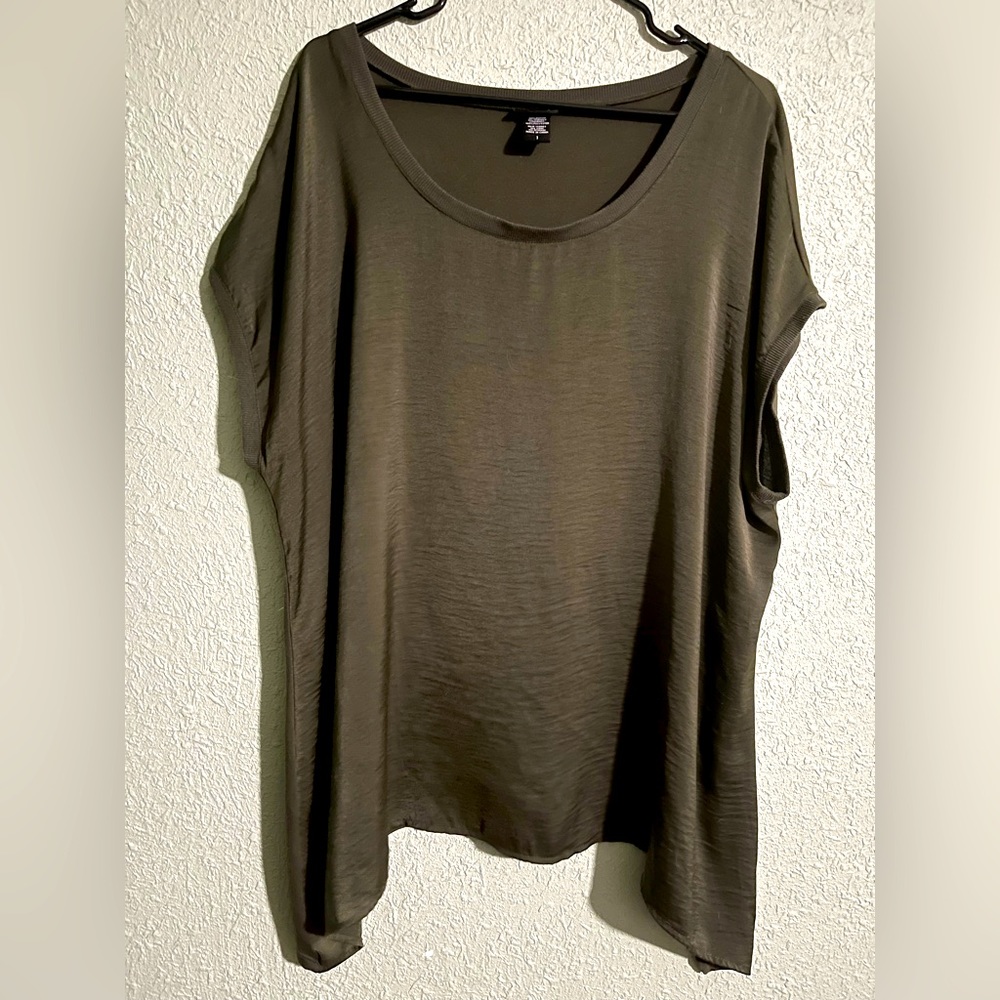 Torrid dolman style top in olive green size 1
